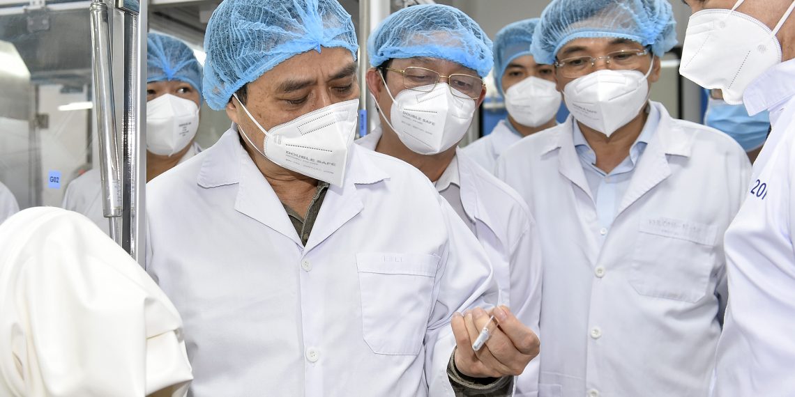 Thủ tướng Phạm Minh Chính: Lập tổ hành động để sản xuất bằng được vaccine phòng COVID-19 nhanh nhất