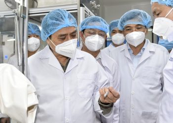 Thủ tướng Phạm Minh Chính: Lập tổ hành động để sản xuất bằng được vaccine phòng COVID-19 nhanh nhất
