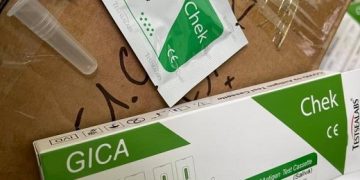 Xử lý cơ sở đầu tiên kinh doanh Test thử nhanh COVID-19 trôi nổi