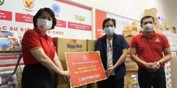 Công Ty VISSAN Ủng Hộ 2.600 Phần Quà Cho Đội Ngũ Y Bác Sĩ, Nhân Viên Y Tế Và Người Dân Gặp Khó Khăn