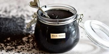 LỢI ÍCH CỦA MÈ ĐEN: TÍ HON NHƯNG DINH DƯỠNG KHỔNG LỒ