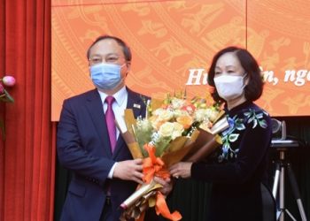 Công bố quyết định của Bộ Chính trị về công tác cán bộ