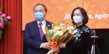 Công bố quyết định của Bộ Chính trị về công tác cán bộ