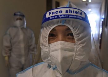 Đôi mắt hằn đỏ sau những ngày canh triệu chứng của F0 ở TP.HCM