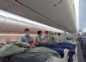 Vận chuyển 800 máy thở vào TP.HCM