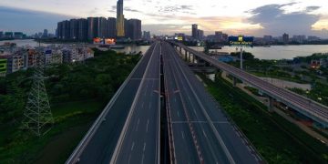 ‘TP.HCM có thể phải giãn cách xã hội thêm 1-2 tuần’