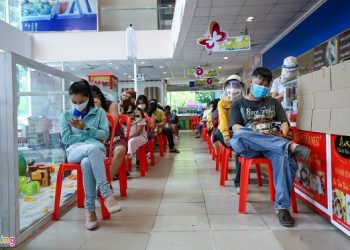 Siêu thị TP.HCM bớt quá tải nhờ phát phiếu hẹn giờ