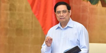 Thủ tướng: ‘Thực hiện nghiêm Chỉ thị 16 và có thể ở mức cao hơn’