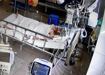 Mổ bắt con cho thai phụ mắc Covid-19