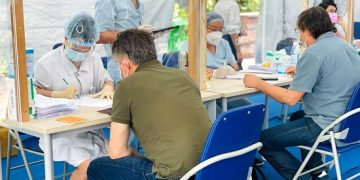 Bệnh viện FV bắt đầu chiến dịch tiêm vắc-xin ngừa Covid-19 cho gần 5.000 công dân Pháp và thân nhân tại miền Nam Việt Nam