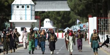 Hàng loạt rocket nã vào sân bay Kabul
