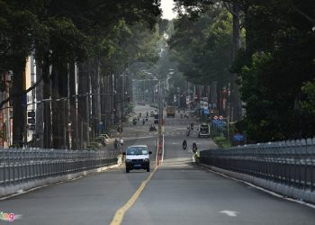 Bộ đội gác chốt tại các giao lộ ở TP.HCM