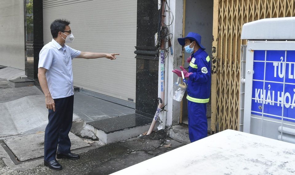 Nhiều người dân TP.HCM bất ngờ khi Phó thủ tướng đến hỏi chuyện