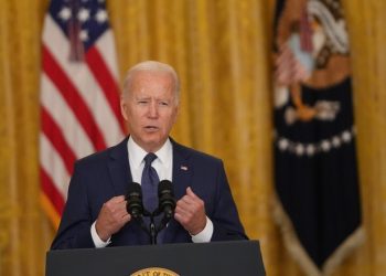 Ông Biden thề truy lùng nhóm gây ra vụ đánh bom ở sân bay Kabul