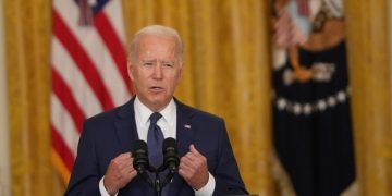 Ông Biden thề truy lùng nhóm gây ra vụ đánh bom ở sân bay Kabul