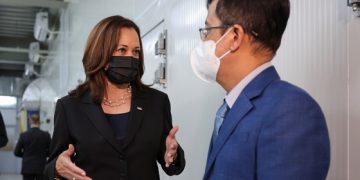 Nửa triệu liều vaccine Pfizer Mỹ tặng đã về đến TP.HCM