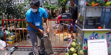 Gỡ rào chắn tại nhiều hẻm, đường phố ở TP.HCM