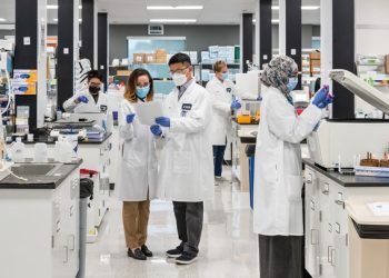 Chủ tịch nước Nguyễn Xuân Phúc gặp mặt lãnh đạo Vingroup và đối tác chuyển giao công nghệ vaccine Covid-19 tại Mỹ