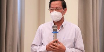 Chủ tịch TP.HCM: Cần xem xét cho phép quán ăn phục vụ tại chỗ