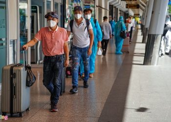 Những hành khách đầu tiên bay thương mại từ TP.HCM sau dịch