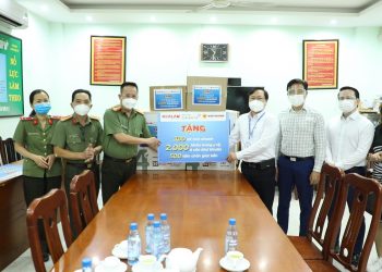 BỆNH VIỆN GIA AN 115, TẬP ĐOÀN HOA LÂM VÀ VIETBANK HỖ TRỢ CÔNG AN QUẬN 1 TRONG CÔNG TÁC PHÒNG, CHỐNG DỊCH COVID-19