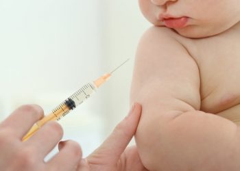 Bộ Y tế yêu cầu xác minh lý do 18 trẻ bị tiêm nhầm vaccine Pfizer