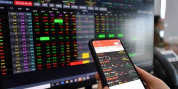 Không chỉ cá nhân, công ty lớn cũng đổ xô mua chứng khoán