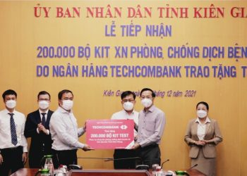 TECHCOMBANK TRAO TẶNG 200.000 BỘ KIT TEST COVID 19 TRỊ GIÁ HƠN 13,2 TỶ ĐỒNG ĐẾN TỈNH KIÊN GIANG