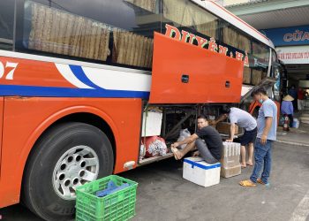 Chủ xe khách ở TP.HCM điêu đứng