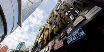 Mặt bằng ở TP.HCM bỏ trống, giá thuê vẫn cao ngất ngưởng