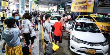 Nhiều tài xế taxi công nghệ muốn tắt app