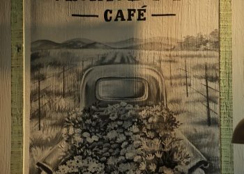 VINTAGE 1976 CAFÉ: KHÔNG GIAN TRANH MANG PHONG CÁCH CỔ ĐIỂN ĐỘC ĐÁO