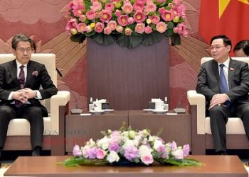 Chủ tịch Quốc hội Vương Đình Huệ tiếp Chủ tịch JBIC