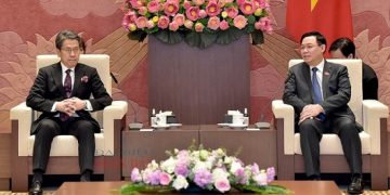 Chủ tịch Quốc hội Vương Đình Huệ tiếp Chủ tịch JBIC