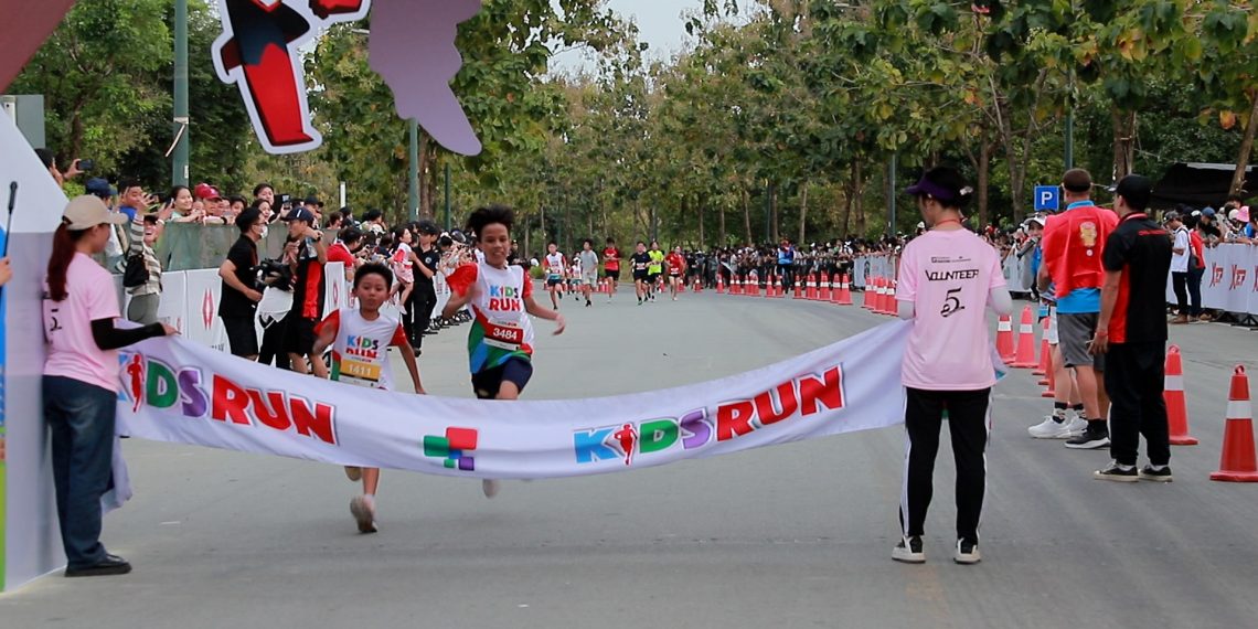 HƠN 1.000 VẬN ĐỘNG VIÊN NHÍ TỪ 5 ĐẾN 14 TUỔI THAM GIA GIẢI CHẠY THIẾU NHI KIDS RUN MÙA THỨ 6