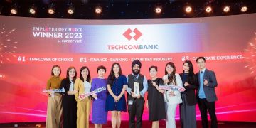 TECHCOMBANK 3 NĂM LIÊN TIẾP DẪN ĐẦU “TOP 1 NHÀ TUYỂN DỤNG ĐƯỢC YÊU THÍCH NHẤT”