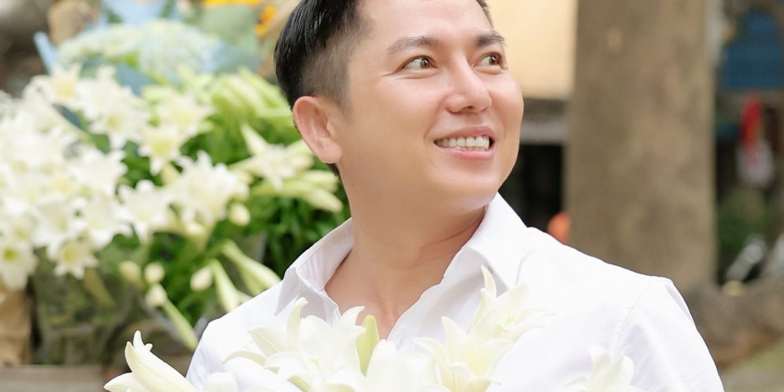 BTV TUẤN DUY “HÓA” HỌC SINH VỚI MÙA HOA LOA KÈN HÀ NỘI