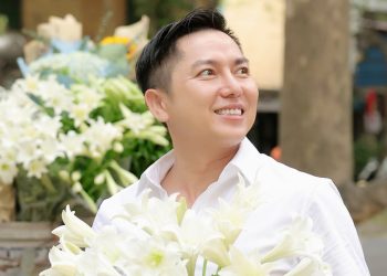 BTV TUẤN DUY “HÓA” HỌC SINH VỚI MÙA HOA LOA KÈN HÀ NỘI