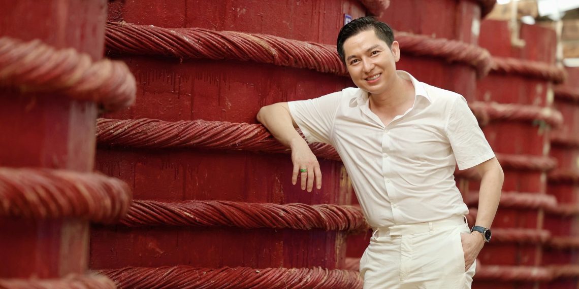 BTV Tuấn Duy khám phá nhà thùng MASAN ủ chượp nước mắm tại Phú Quốc