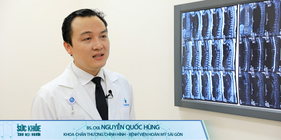 Chịu đựng gù lưng, khó đi lại 5 năm chỉ vì sợ mổ cột sống