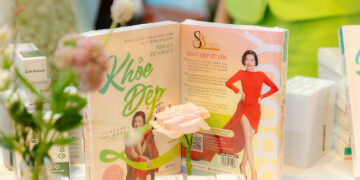 Á hậu Mrs World, TS. Nguyễn Thu Hương lần đầu tiên khóc trên sân khấu khi giới thiệu sách mới