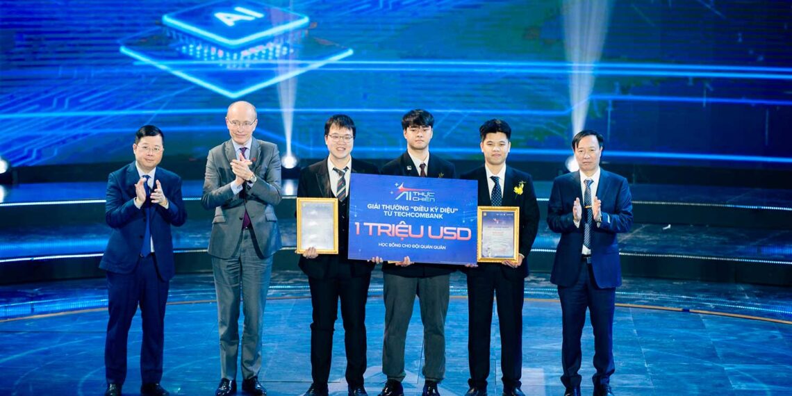 LỘ DIỆN QUÁN QUÂN MÙA 1 “A.I THỰC CHIẾN” – CHỦ NHÂN GIẢI THƯỞNG LÊN ĐẾN 1 TRIỆU USD TỪ TECHCOMBANK