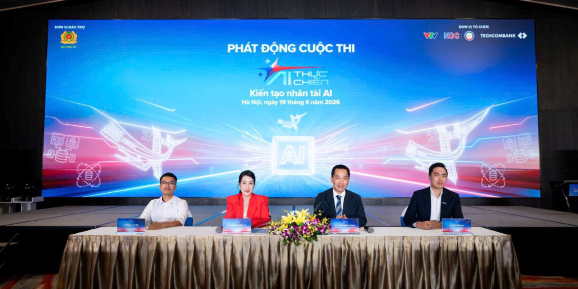 “AI Thực chiến” mùa 2: Techcombank tiếp tục tài trợ giải thưởng “Điều kỳ diệu” tới 1 triệu USD, Tiến sĩ AI Phạm Hy Hiếu trực tiếp làm Ban Giám khảo